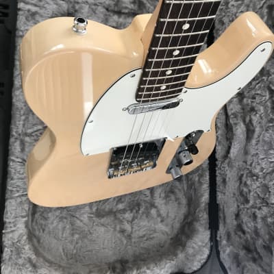 2019 Fender American Pro Telecaster LTD Lightweight Honey  Blonde Rosewood image 4