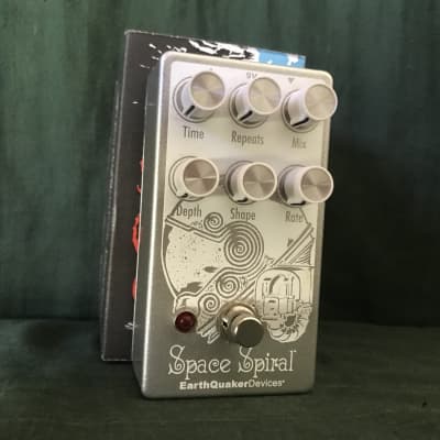EarthQuaker Devices: Space Spiral V2 Modulated Oil Can Delay Device image 3