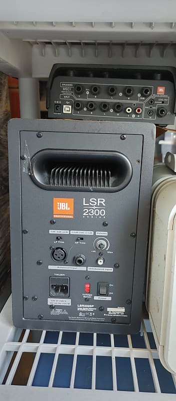 Jbl lsr hot sale 2300 subwoofer