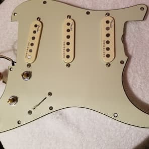 Fender Stratocaster Gen 4 Noiseless  Pickups N4  Cream Pickguard Assembly image 1