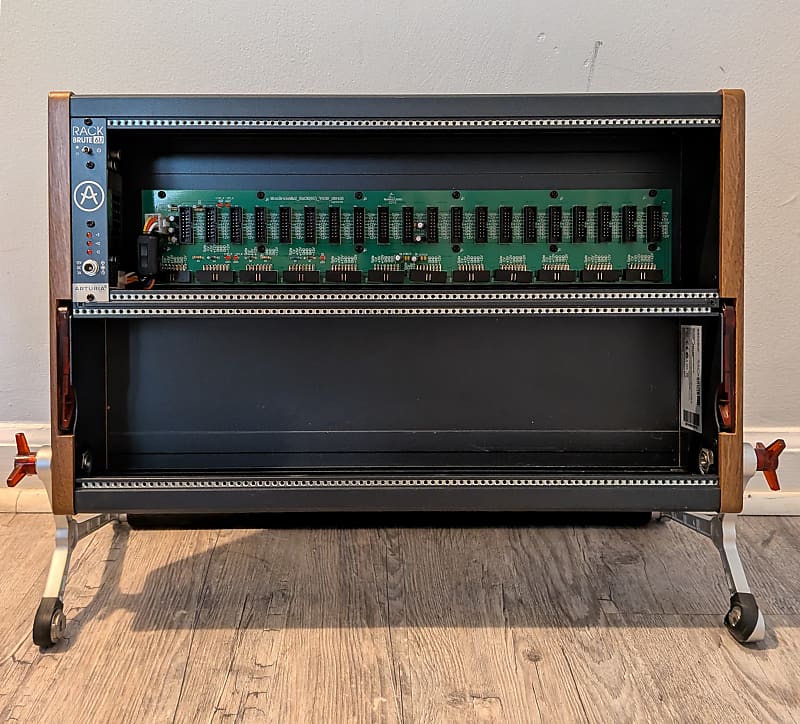 Arturia Rackbrute 6U