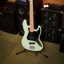 Fender Performer 4-String Jazz Bass Guitar with maple fingerboard - SURF GREEN