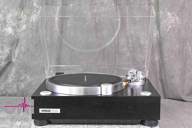 YAMAHA GT-2000 Direct Drive Record Turntable in Good Condition  			