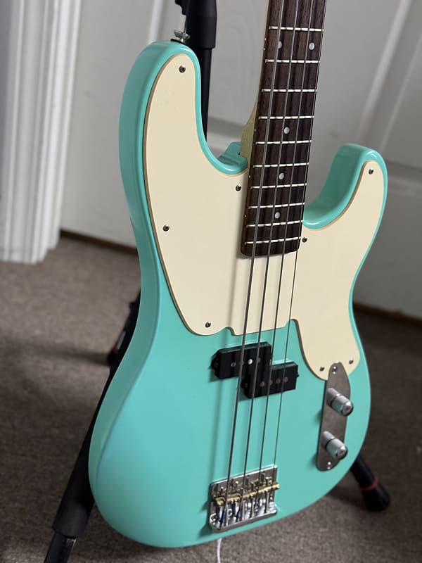 Squier Mike Dirnt Signature Precision Bass | Reverb Squier Mike Dirnt Signature Precision Bass | Reverb