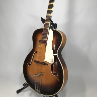 Hoyer archtop guitar 1950s with Dearmond Rythm Chief - carved top and bottom - German vintage image 3