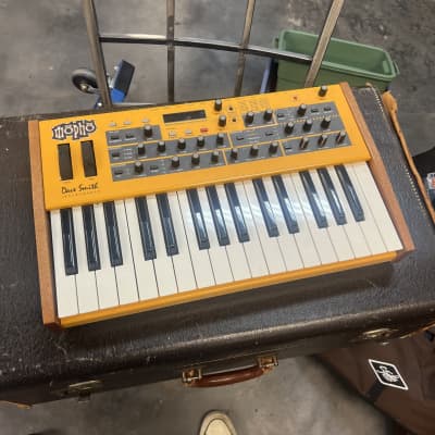 Dave Smith Instruments Mopho 32-Key Monophonic Synthesizer 2011 - 2016 - Yellow with Wood Sides