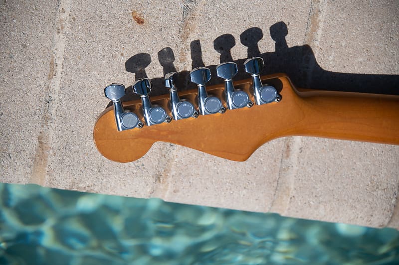 Fender Japan Squier E serial 1986 Squier Stratocaster E