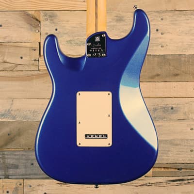 Fender American Ultra Stratocaster with Maple Fretboard (2022, Cobra Blue) image 2