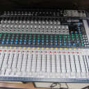 Soundcraft Signature 22- Channel Analog Mixer w/ Effects With Custom Road Case