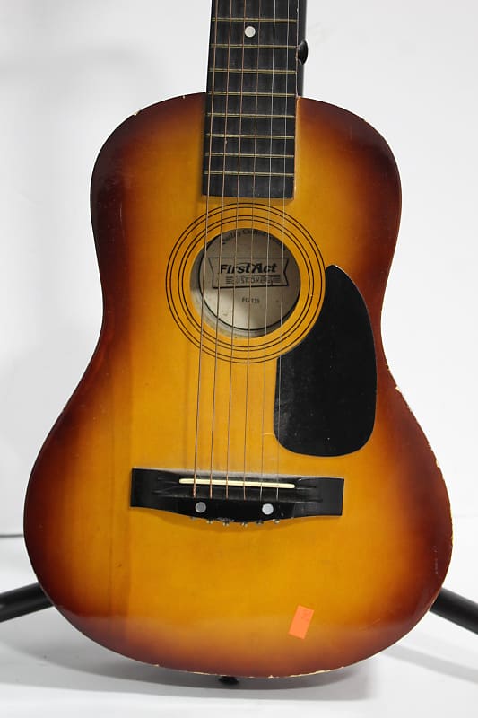 First Act Discovery FG 125 Acoustic Guitar