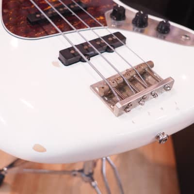 Squier Classic Vibe '60s Jazz Bass with Rosewood Fretboard image 15
