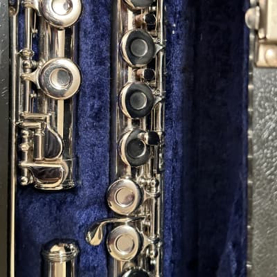 Armstrong 104 Student Model Closed-Hole Flute with C Foot, Offset G 2010s - Silver-Plated image 7
