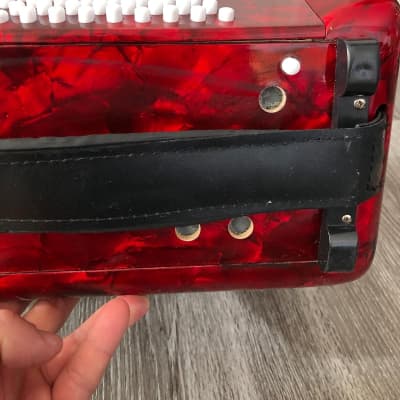 Hohner 1305-RED 72 Bass Entry Level 97-Key Piano Accordion image 5