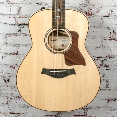 Taylor - 811e - Acoustic-Electric Guitar - Natural - w/ AeroCase - x3074 image 1