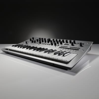 Korg Minilogue 4-Voice Polyphonic Analog Synthesizer - Silver image 6