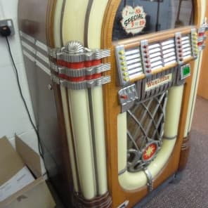 Antique Vintage 1946 Jukebox Wurlitzer 1015 - Original