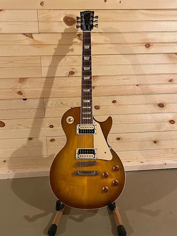 Gibson Les Paul Classic Electric Guitar - Honeyburst | Reverb Canada