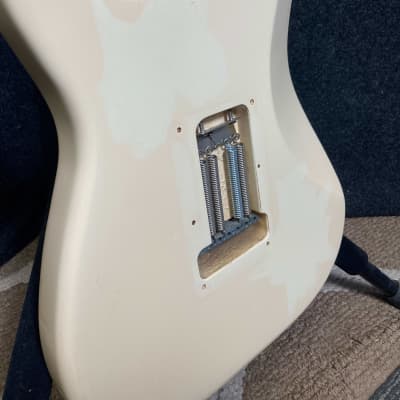 Fender "Squier Series" Standard Stratocaster with Maple Fretboard 1992 - 1996 Arctic White image 10