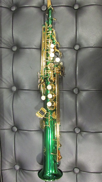 Monique saxophone top