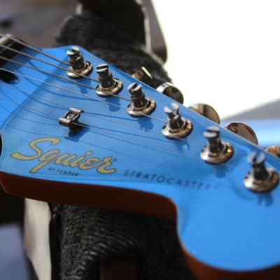 SQUIER Limited Edition Classic Vibe™ '60s Stratocaster HSS, Laurel Fingerboard, Parchment Pickguard, Matching Headstock, Lake Placid Blue, 4, 02 KG imagen 7