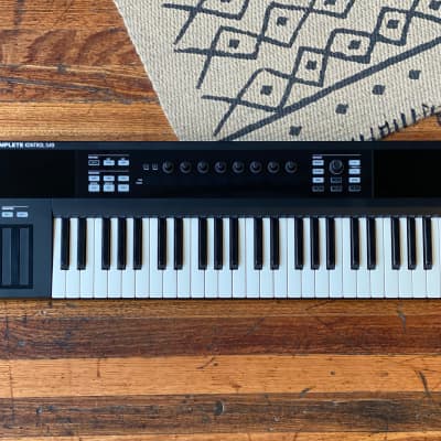 Native Instruments Komplete Kontrol S49 Keyboard Controller