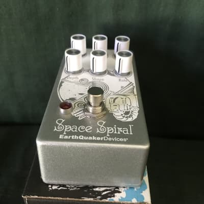 EarthQuaker Devices: Space Spiral V2 Modulated Oil Can Delay Device image 4