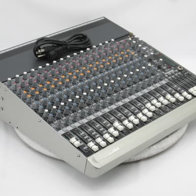 Mackie 1604-VLZ3 16-Channel / 4-Bus Analog Mic / Line Mixer image 1
