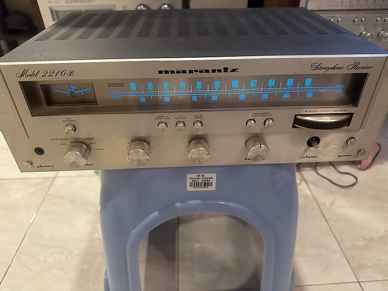 Marantz Model 2216B 16-Watt Stereo Solid-State Receiver 1977 - 1979 - Silver with Wood Case  			