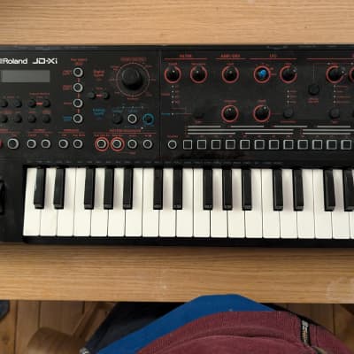 Roland JD-Xi 37-Key Analog/Digital Crossover Synthesizer 2015 - Present - Black