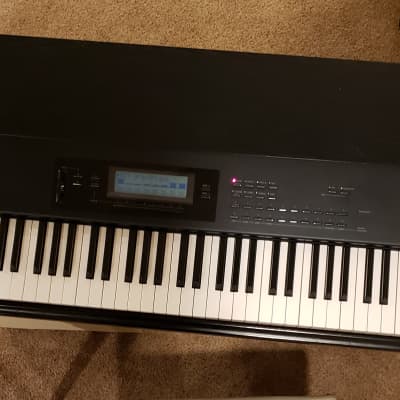 Korg T1 Workstation in excellent condition w/stand and flight case