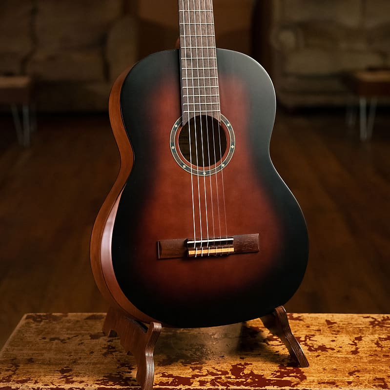 Ortega Family Series Pro Spruce/Catalpa Nylon Acoustic Guitar R55DLX-BFT