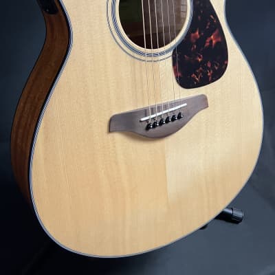 Yamaha FSX800C Small Body Acoustic-Electric Guitar Gloss Natural image 3