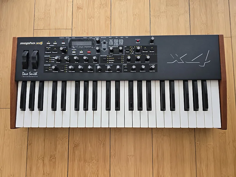 Dave Smith Instruments Mopho x4 44-Key 4-Voice Polyphonic