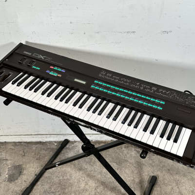 Yamaha DX7 Digital Programmable Algorithm Synthesizer Keyboard