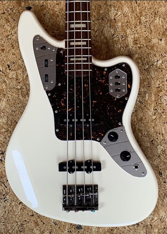 Fender Jaguar Deluxe Bass 2007 White Reverb