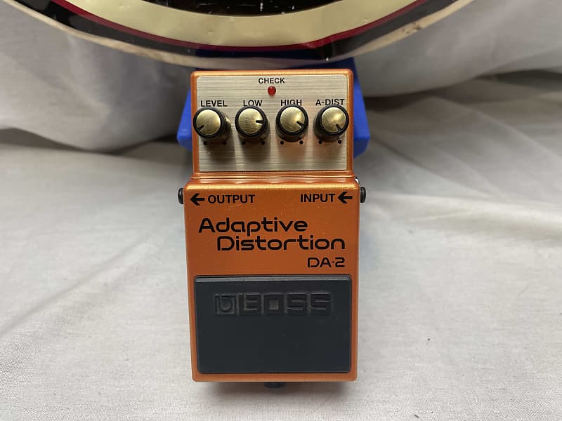 Boss DA-2 Adaptive Distortion | Reverb