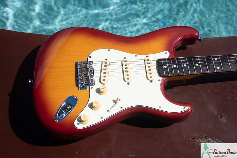 2006 Fender ST62-80TX '62 Stratocaster Reissue - Limited Edition Cherry  Sunburst - Crafted In Japan
