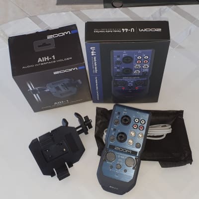 Zoom U-44 Handy Audio Interface + AIH-1 Audio Interface Holder image 2