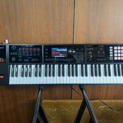Roland FA-06 61-key Music Workstation w/ gig bag