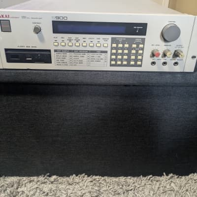 Akai S900 MIDI Digital Sampler 1986 - White