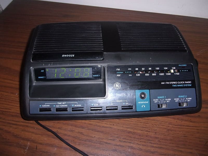 Vintage General Electric AM/FM Stereo Alarm Clock Radio Reverb