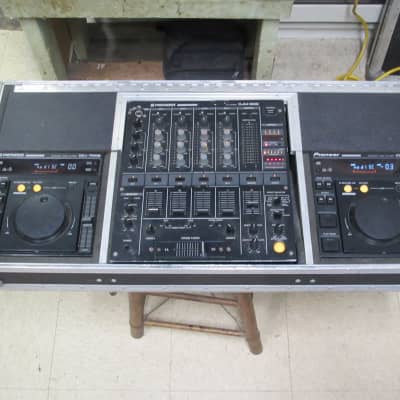 Pioneer DJM-500 Mixer w 2 CDJ-700S Cd Players In Case image 1
