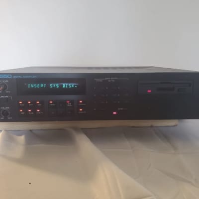 Vintage Roland S-550 Digital Sampler – Works Great, Needs System Disks