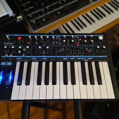 Novation Bass Station II 25-Key Monophonic Synthesizer 2013 - Present - Black