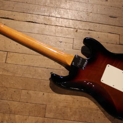 Squier Classic Vibe '60s Stratocaster Left-Handed 3-Color Sunburst image 5