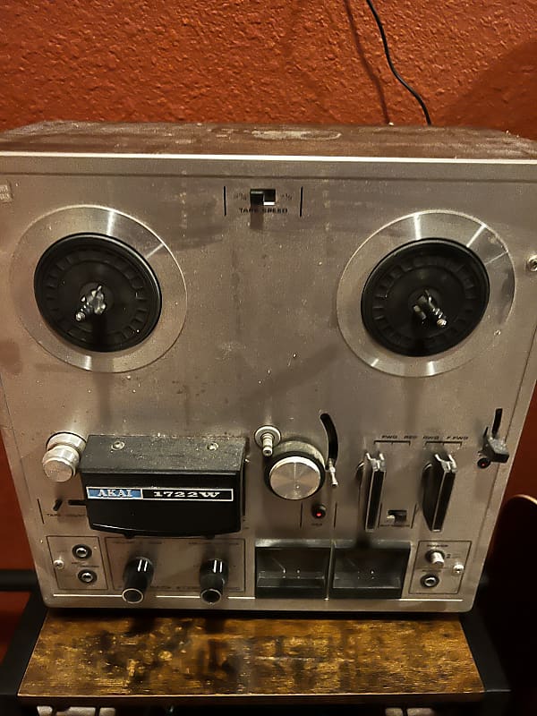 Akai 1722W 1975-1977 - Metal front  			