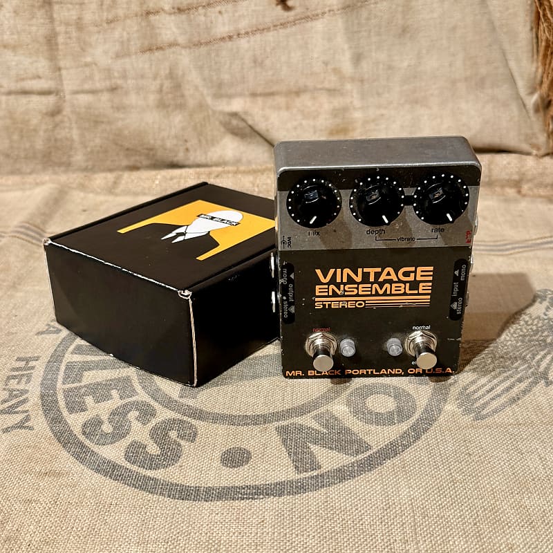 Mr. Black Stereo Vintage Ensemble