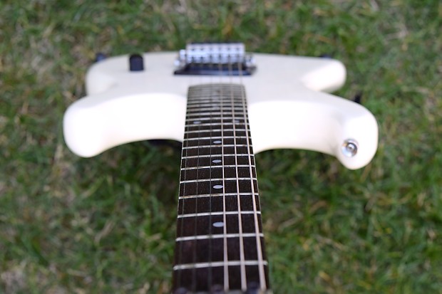 KRAMER STRIKER 100ST ホワイト エレキギター KRAMER STRIKER 100ST ホワイト エレキギター KRAMER STRIKER