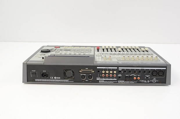 商品画像：Roland - VS-1824CD | 24-bit Digital Workstation 2