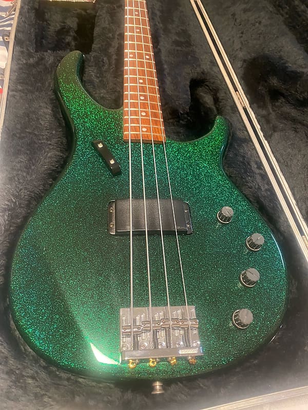 Peavey gv store bass